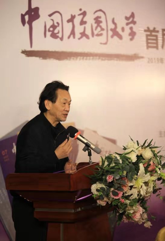 ↑作家出版社副总编、著名诗人商震致辞.jpg